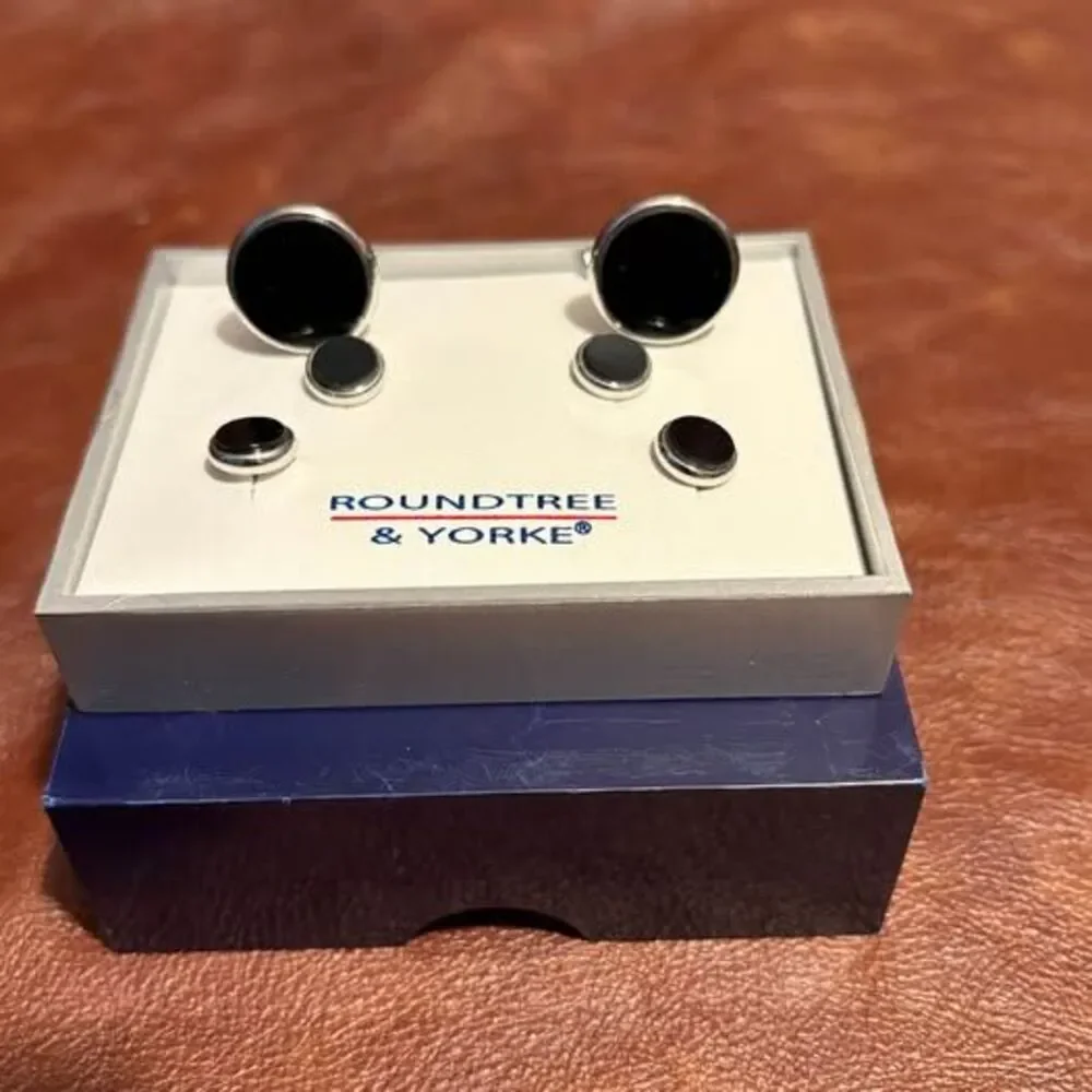Roundtree & Yorke cufflink set